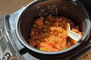 ketchup rice in rice pot